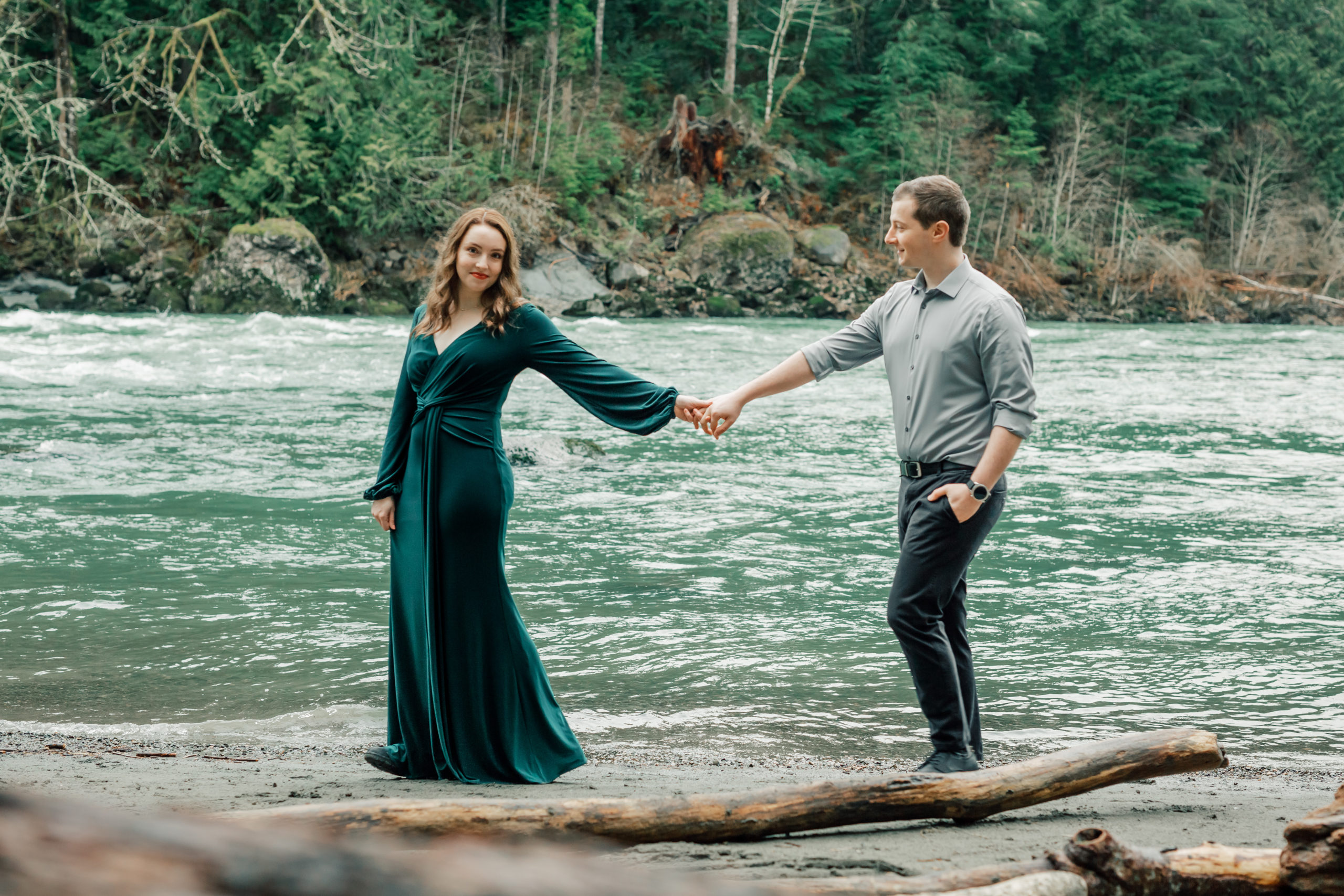 Wintry Snoqualmie Falls Engagement Session by Something Minted Photography